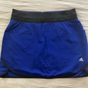 Adidas skort with front and back pockets. Size small